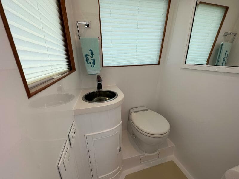 Command Bridge Day Head