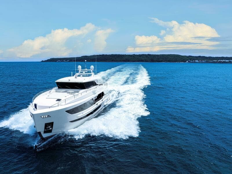 The New Horizon FD90 Split-Use Skylounge Hull 34