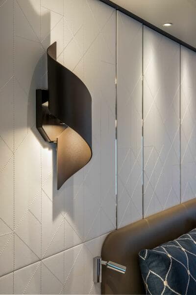 The New Horizon FD90 Split-Use Skylounge Hull 34