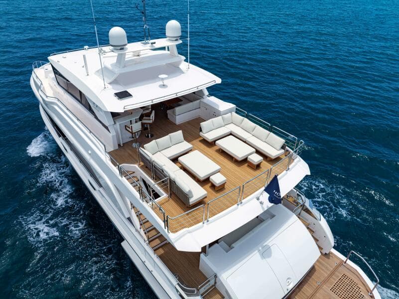 The New Horizon FD90 Split-Use Skylounge Hull 34