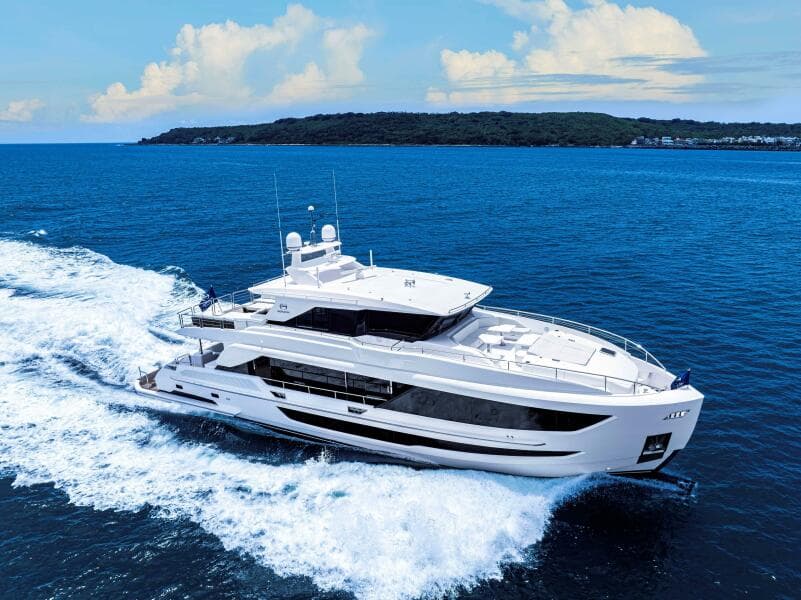The New Horizon FD90 Split-Use Skylounge Hull 34