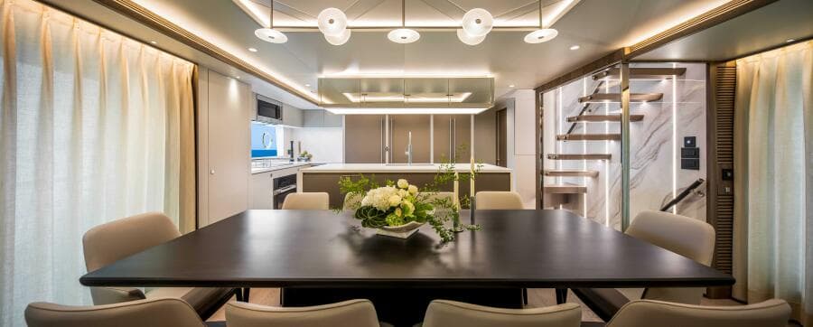 The New Horizon FD90 Split-Use Skylounge Hull 34