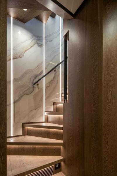 The New Horizon FD90 Split-Use Skylounge Hull 34