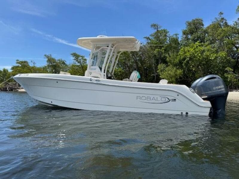2021 Robalo R242 Center Console