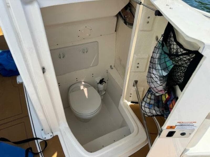 2021 Robalo R242 Center Console