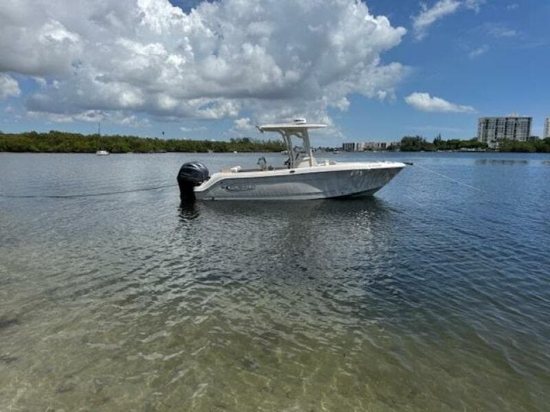 2021 Robalo R242 Center Console