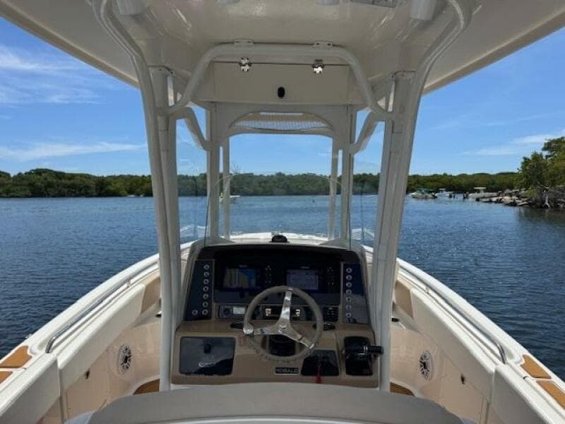 2021 Robalo R242 Center Console