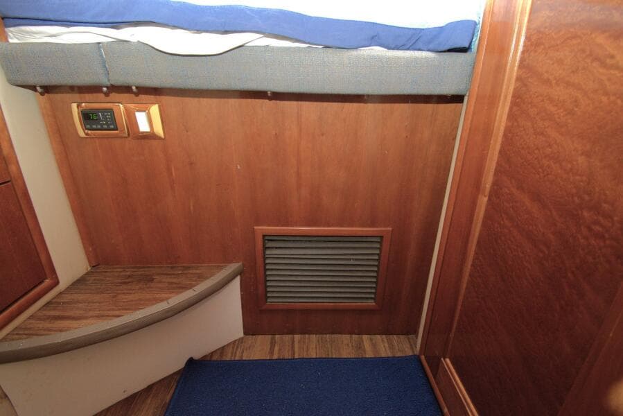 2005 Carver 444 Cockpit Motor Yacht