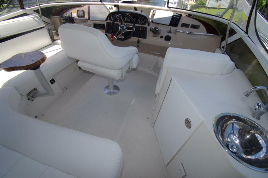 2005 Carver 444 Cockpit Motor Yacht