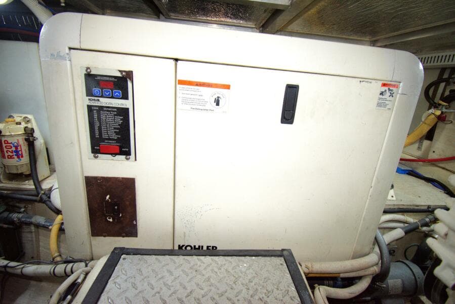 2005 Carver 444 Cockpit Motor Yacht