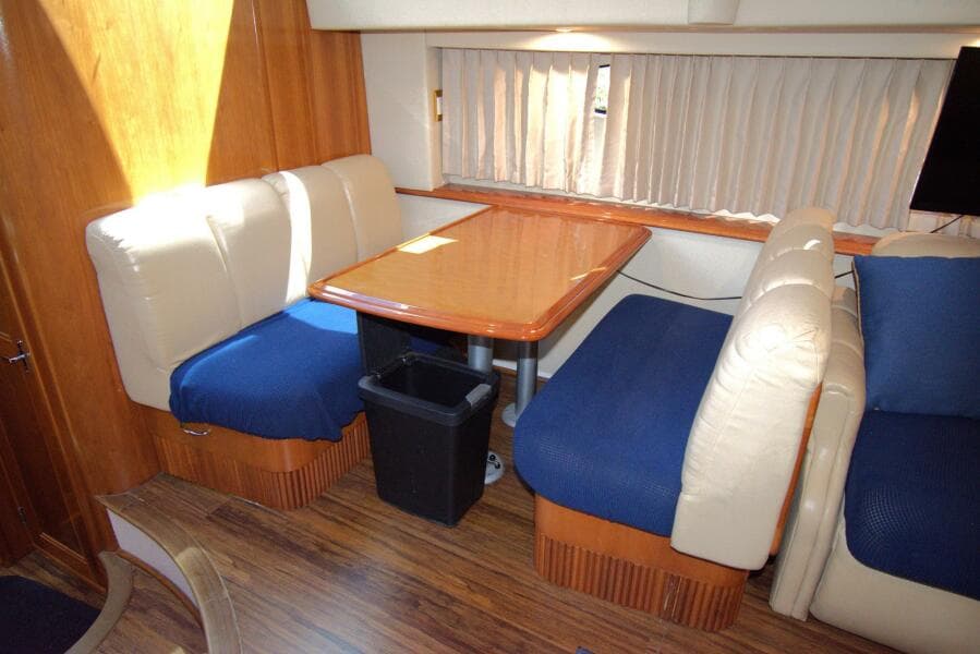 2005 Carver 444 Cockpit Motor Yacht