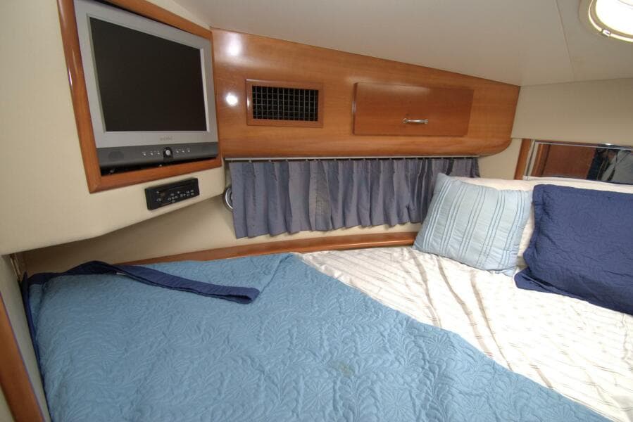 2005 Carver 444 Cockpit Motor Yacht
