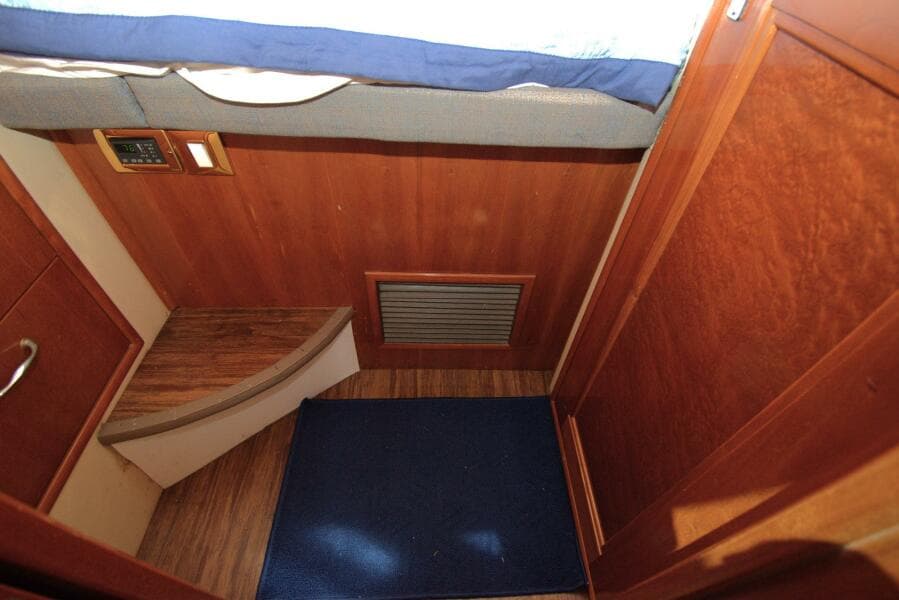 2005 Carver 444 Cockpit Motor Yacht