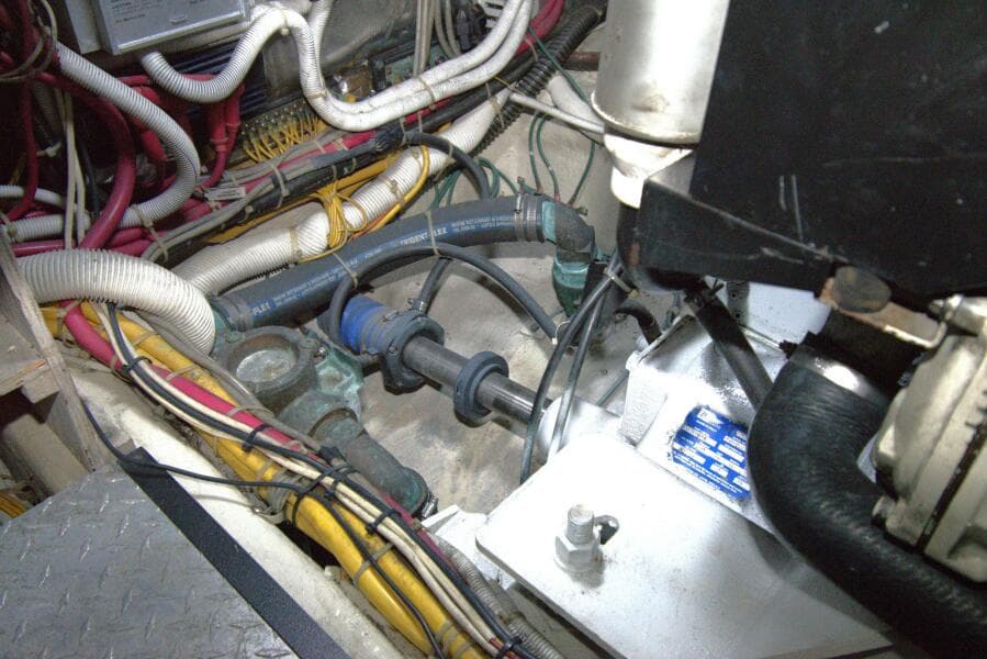 2005 Carver 444 Cockpit Motor Yacht