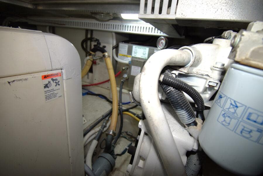 2005 Carver 444 Cockpit Motor Yacht