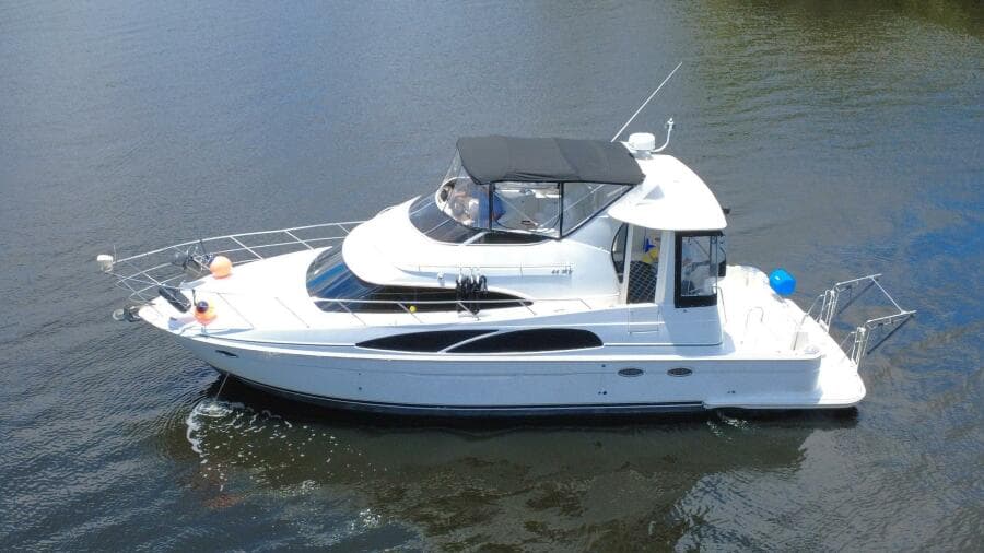 2005 Carver 444 Cockpit Motor Yacht