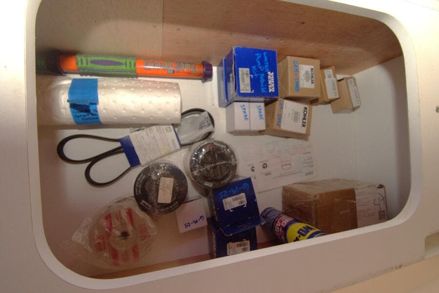 2005 Carver 444 Cockpit Motor Yacht