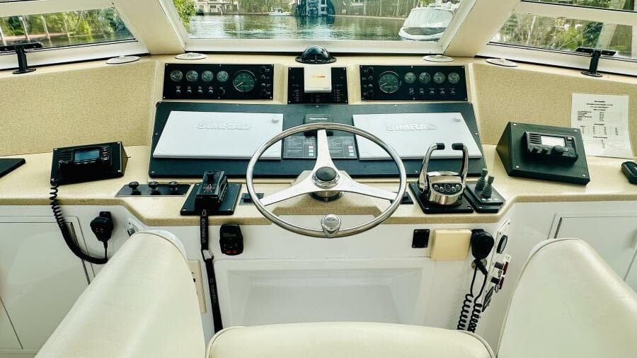 1999 Viking Cockpit Sport Yacht