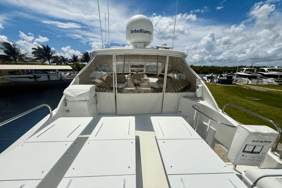 2005  68 FLYBRIDGE