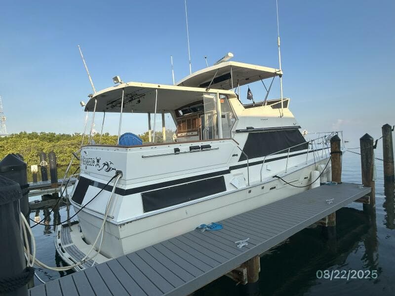 44' Viking starboard aft profile