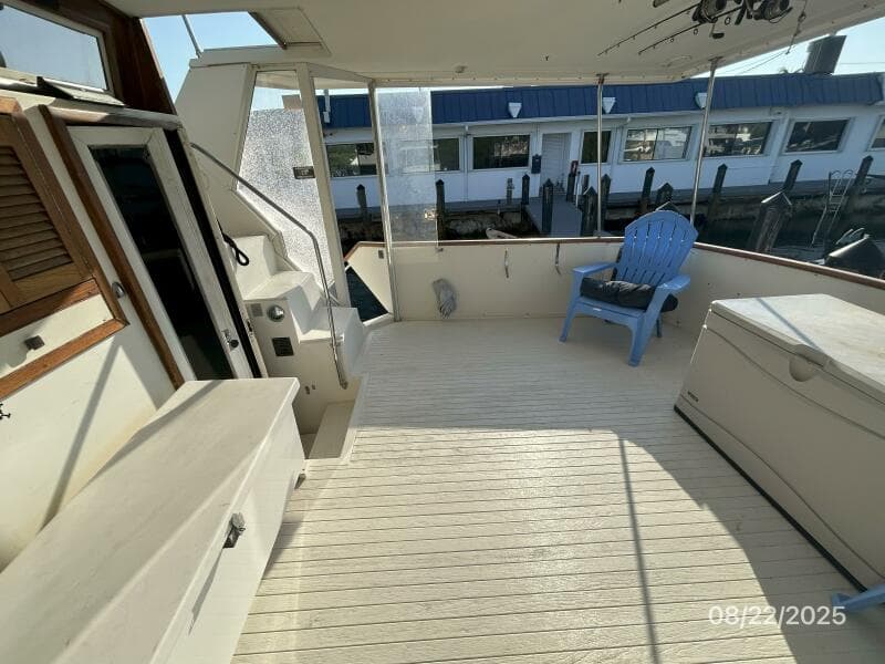 44' Viking sundeck starboard