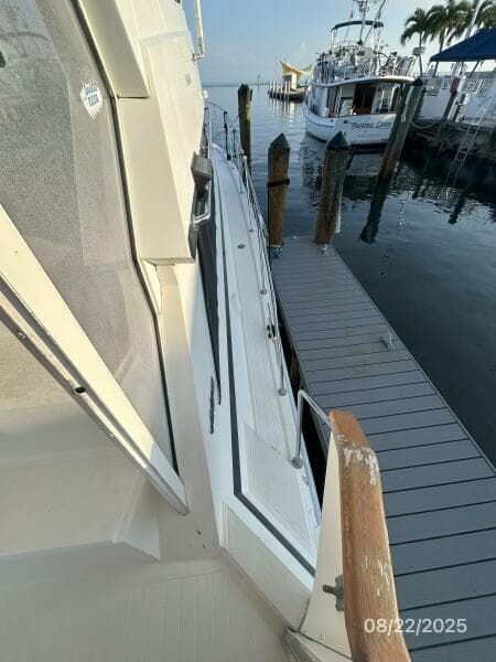 44' Viking starboard side deck2