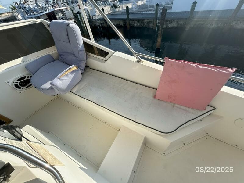 44' Viking flybridge starboard seating