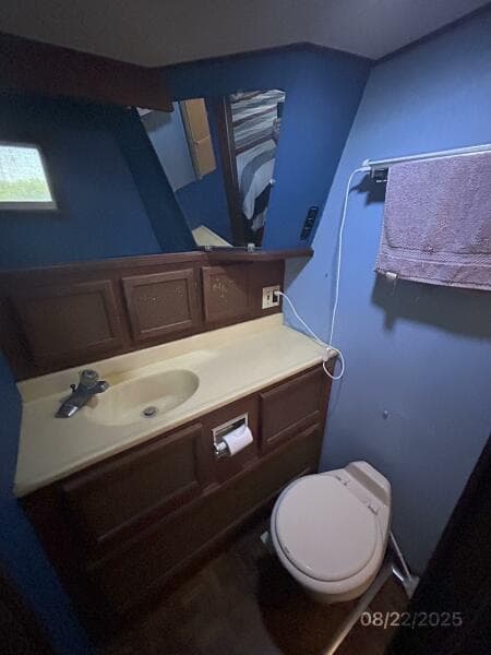 44' Viking master stateroom head