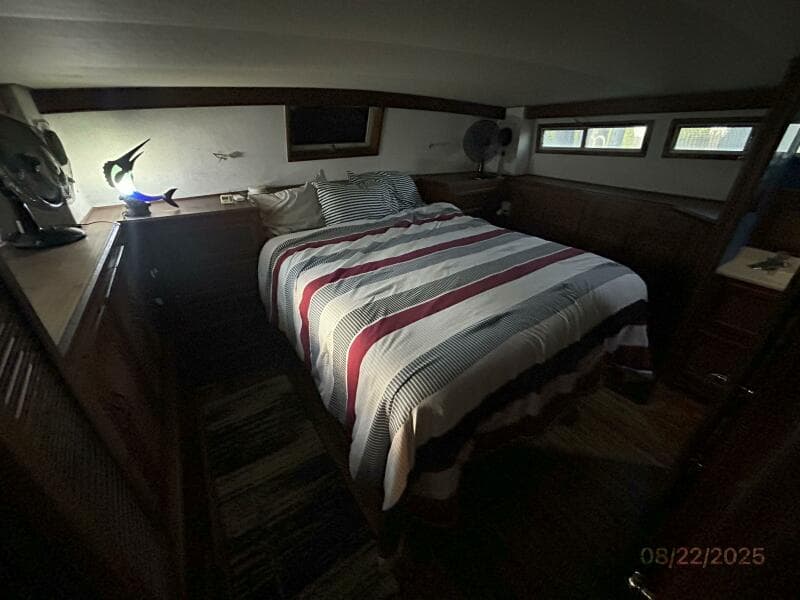 44' Viking master stateroom