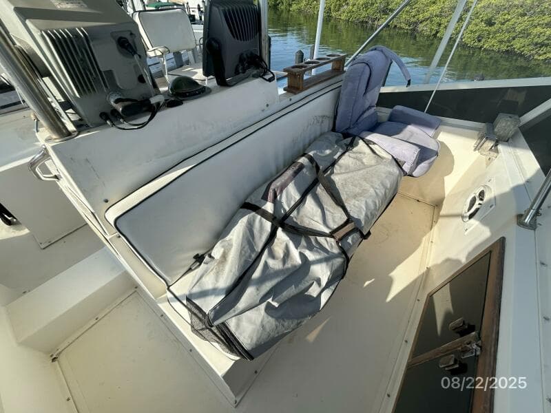 44' Viking flybridge forward seating