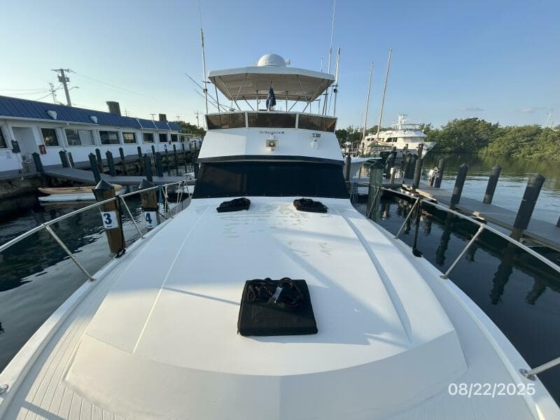 44' Viking foredeck aft