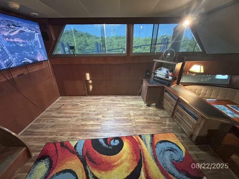 44' Viking salon port