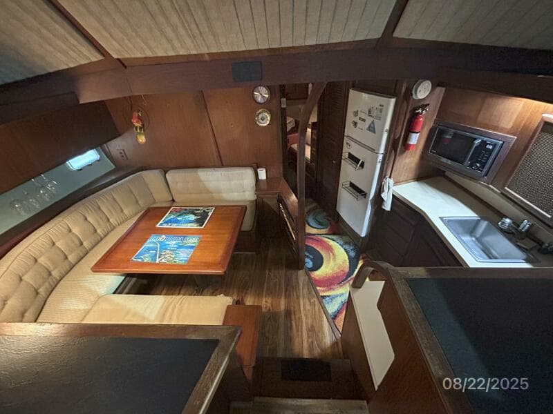 44' Viking dinette-galley