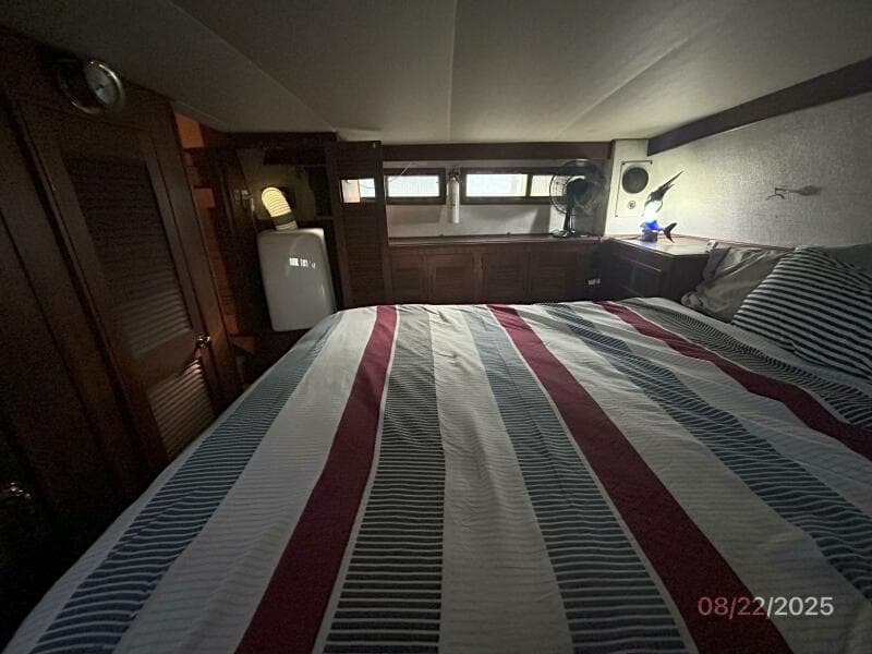 44' Viking master stateroom starboard