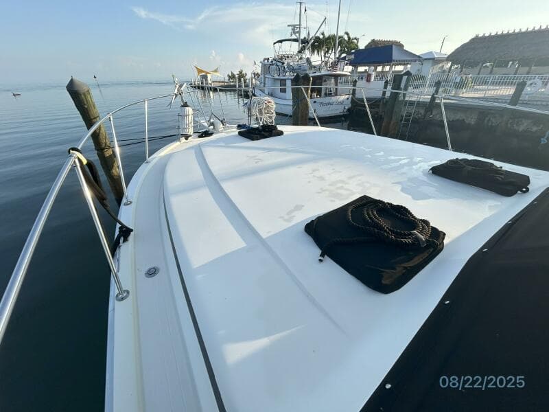 44' Viking foredeck2