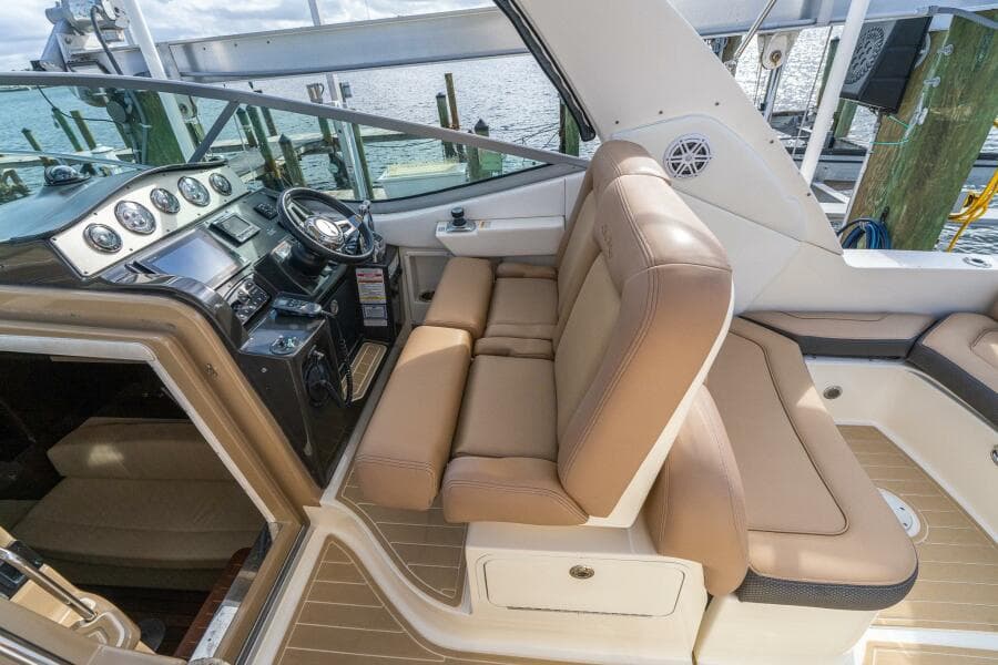 2016 Sea Ray 330 Sundancer