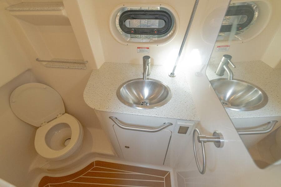 2016 Sea Ray 330 Sundancer