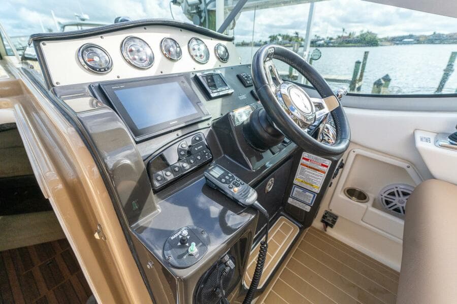 2016 Sea Ray 330 Sundancer