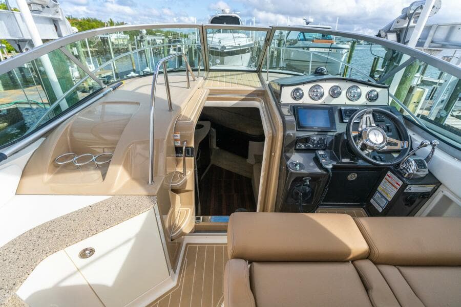 2016 Sea Ray 330 Sundancer