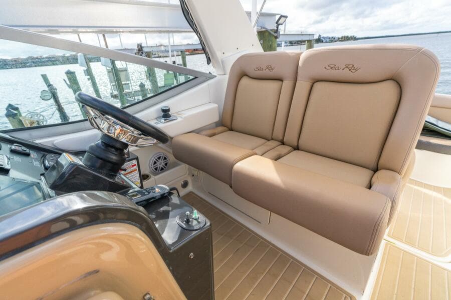 2016 Sea Ray 330 Sundancer