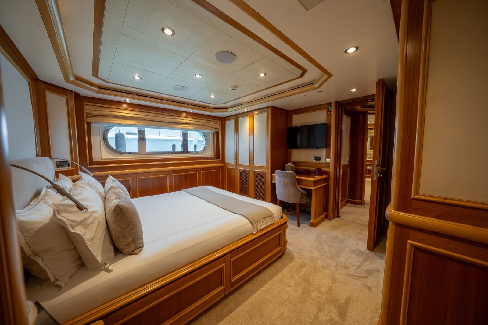 2007 CRN Pilothouse - Photo 20