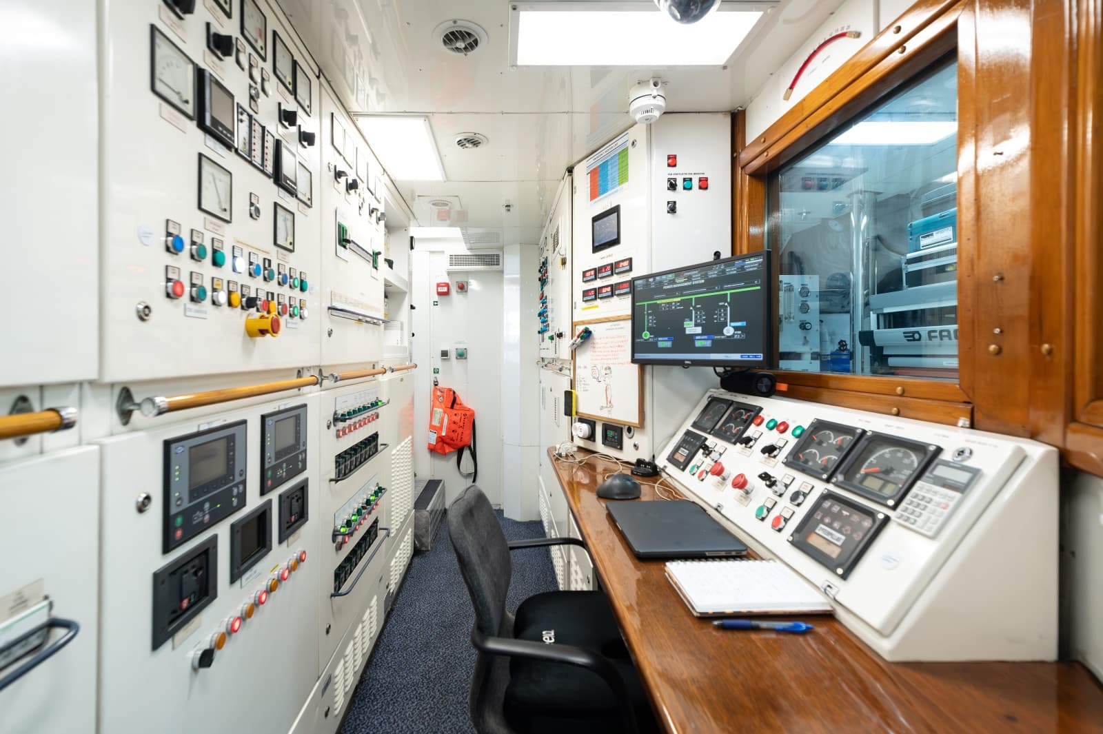 2007 CRN Pilothouse - Photo 60