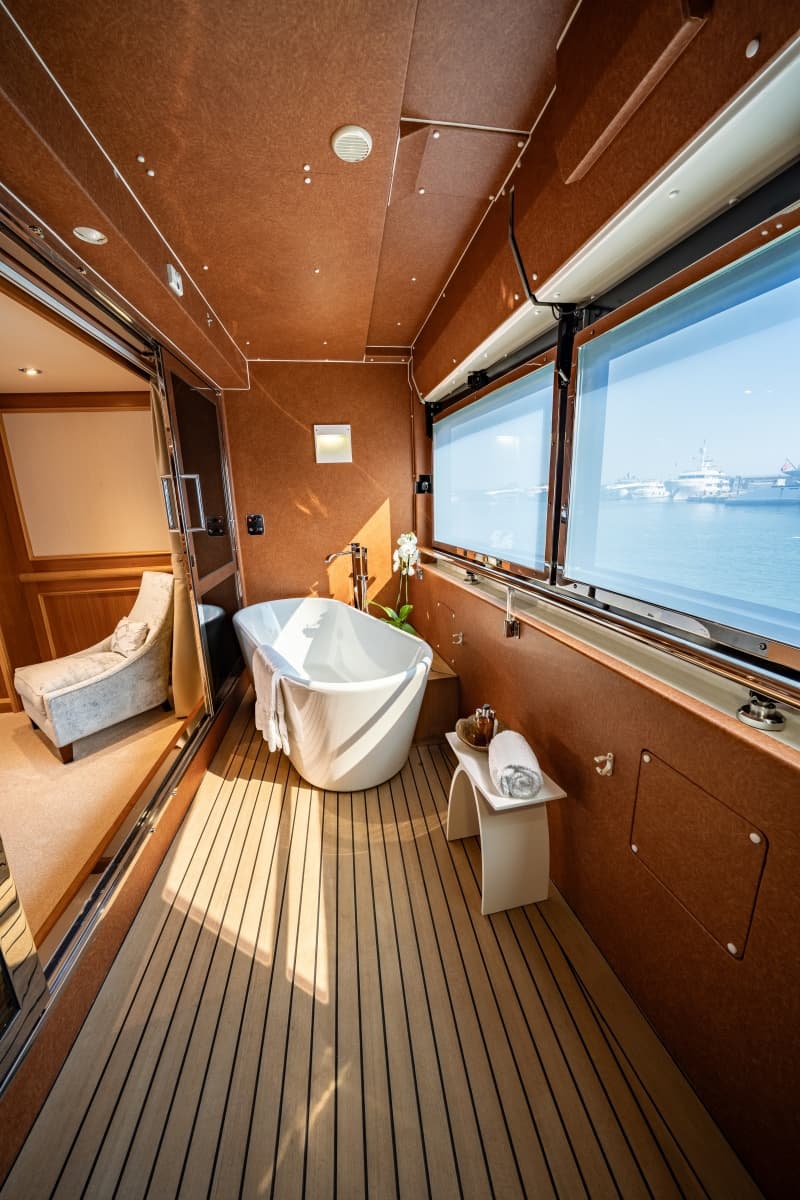 2007 CRN Pilothouse - Photo 13