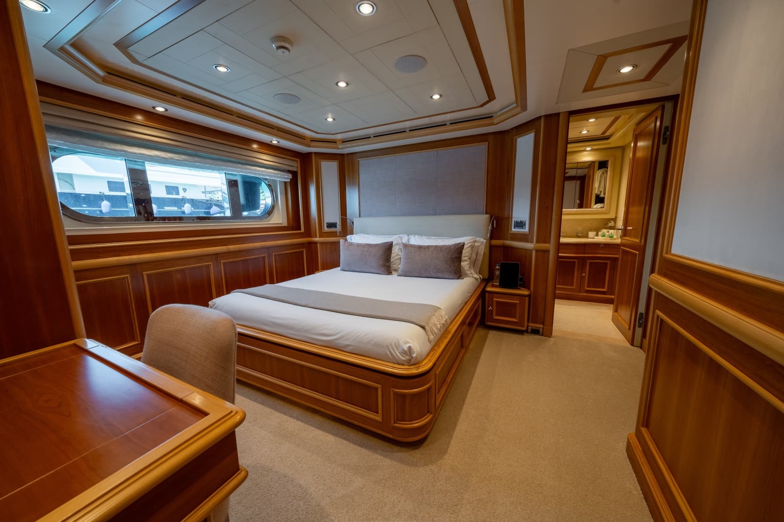 2007 CRN Pilothouse - Photo 23