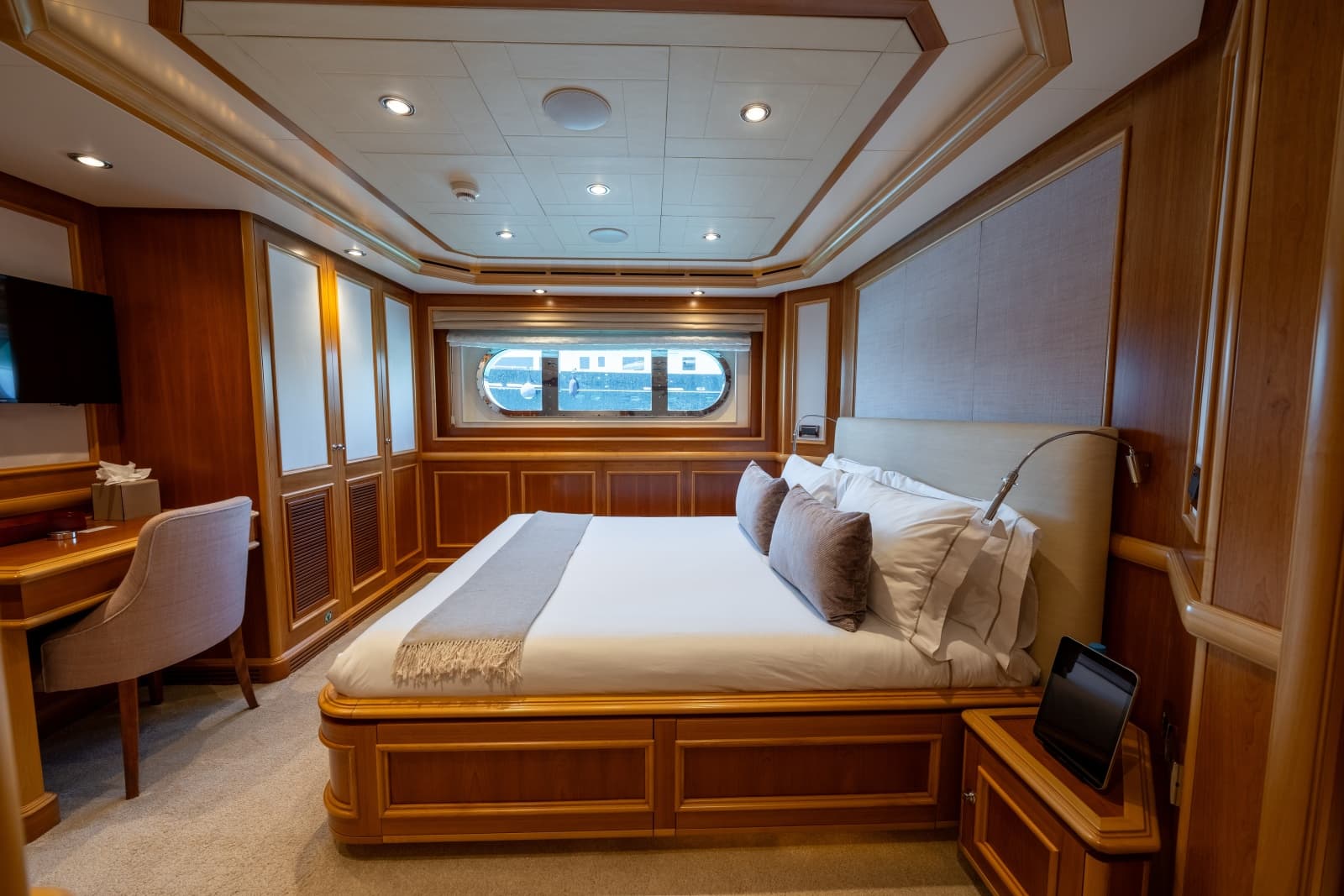 2007 CRN Pilothouse - Photo 24