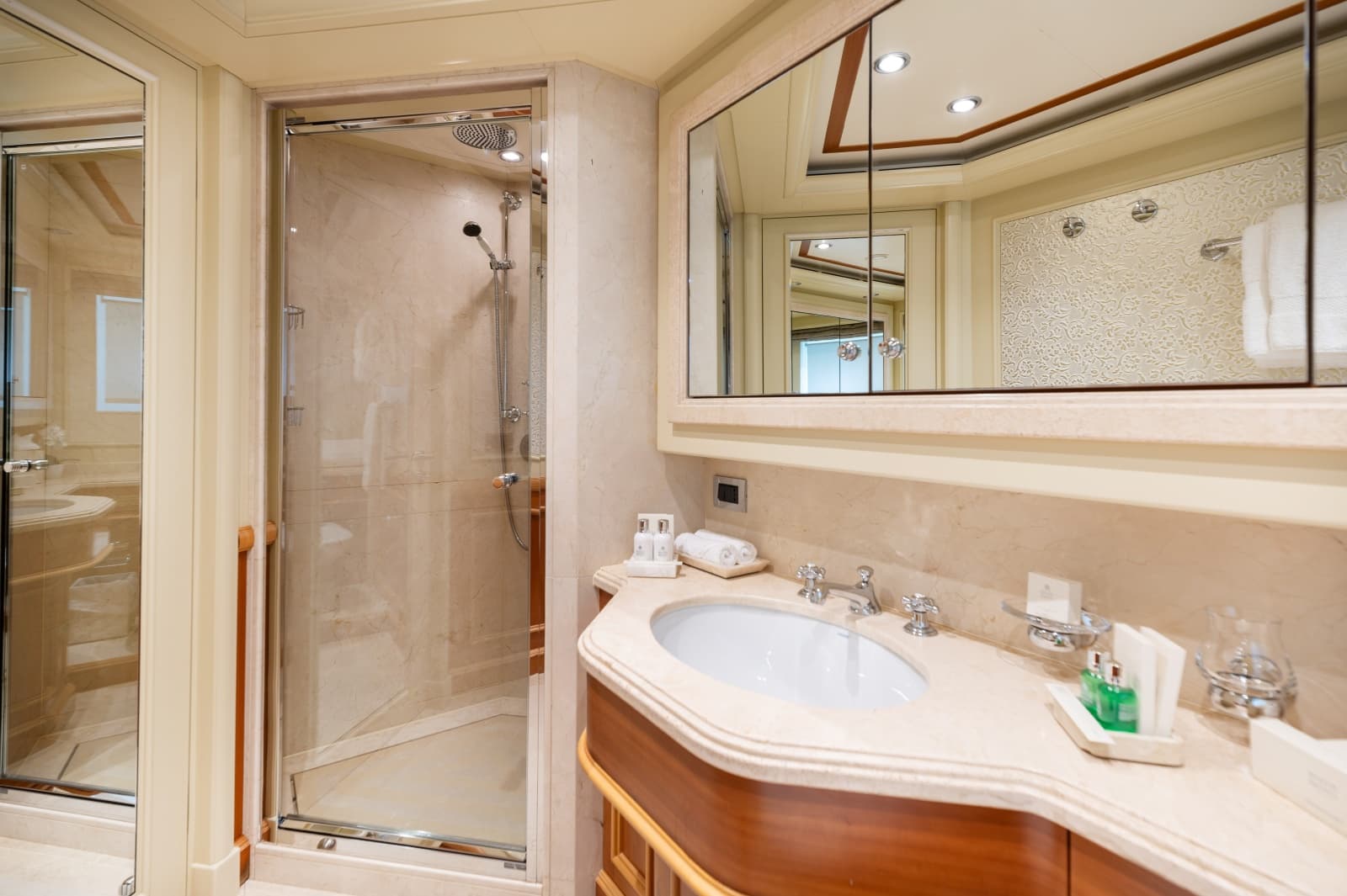 2007 CRN Pilothouse - Photo 25