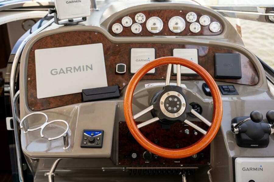 2008 Regal Commodore 4060