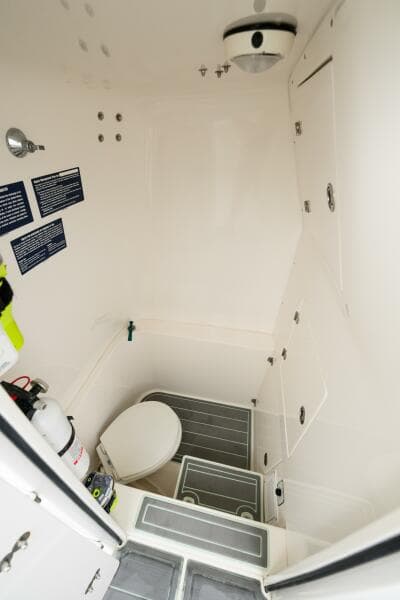 2008 Venture 39 Cuddy