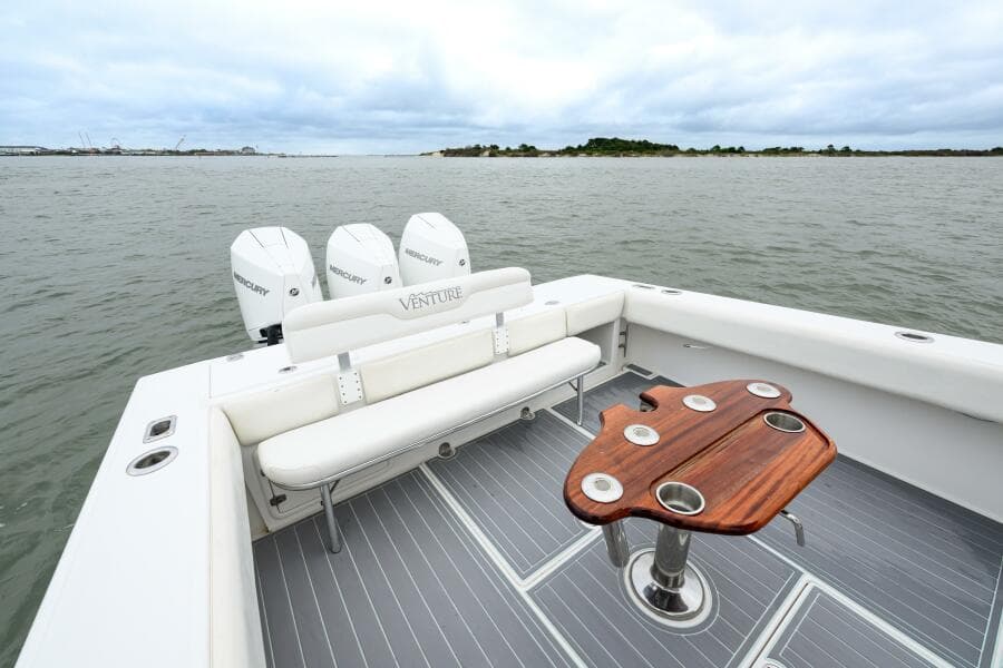 2008 Venture 39 Cuddy