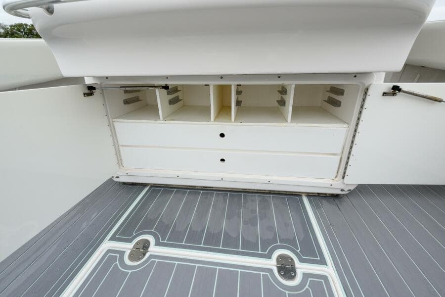 2008 Venture 39 Cuddy